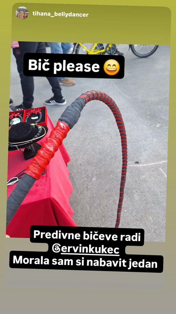 @tihana_bellydancer: Predivne bičeve radi — morala sam si nabaviti jedan.